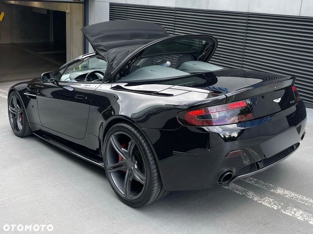 Aston Martin V8 Vantage - 21