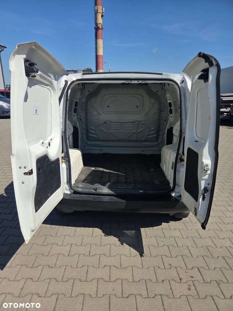 Fiat Fiorino Kombi Base - 11