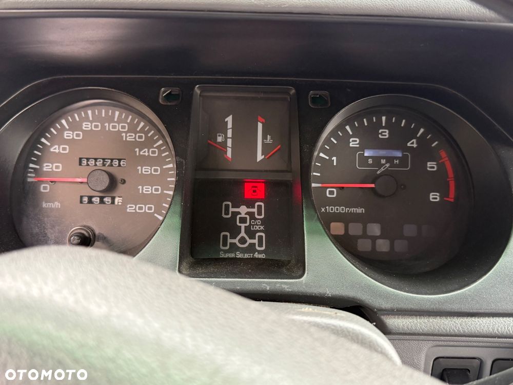 Mitsubishi Pajero - 7