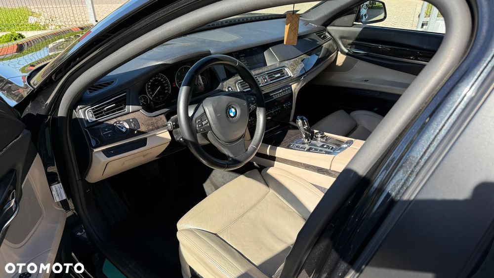 BMW Seria 7 740d xDrive - 16