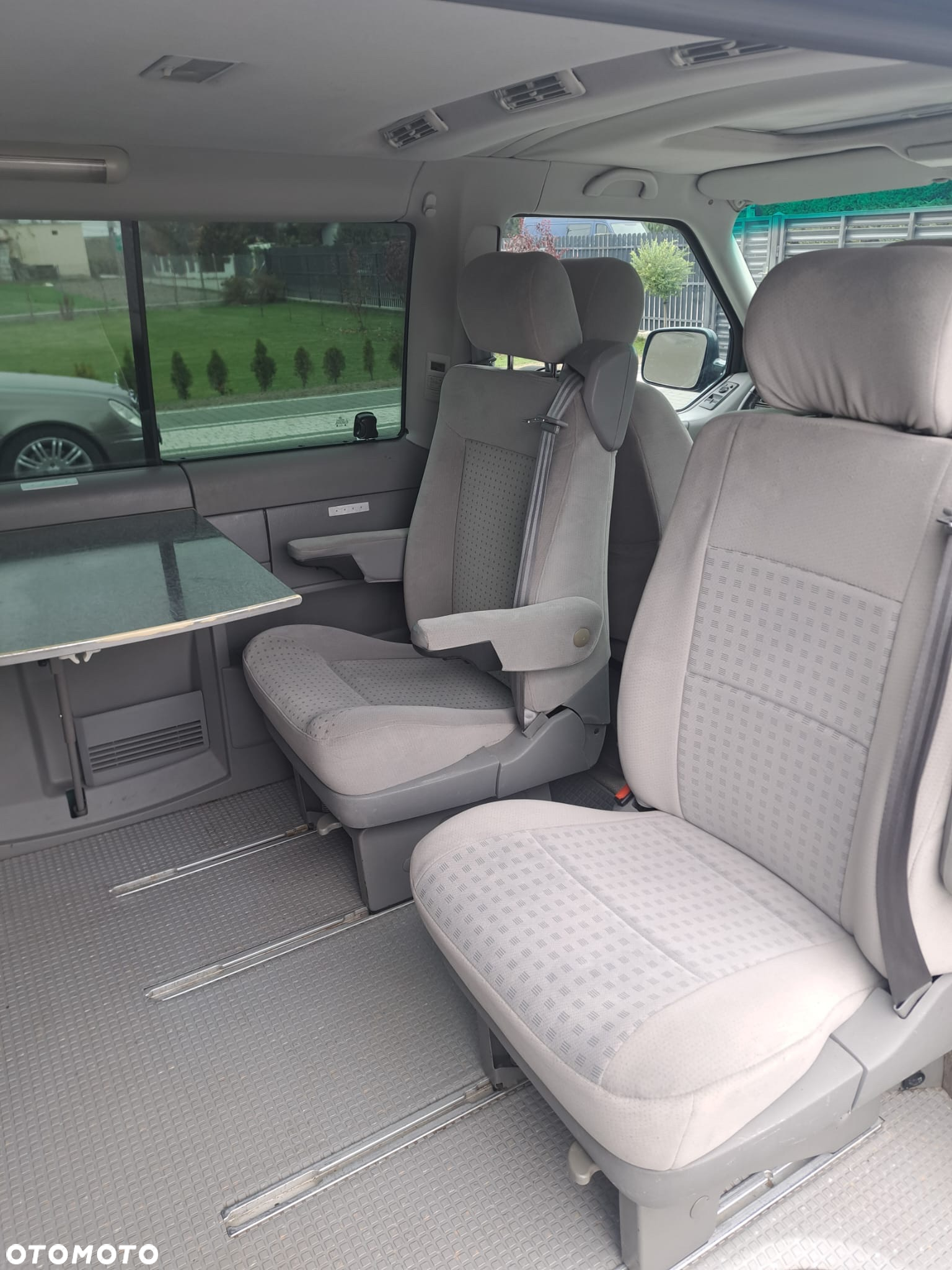 Volkswagen Multivan - 11