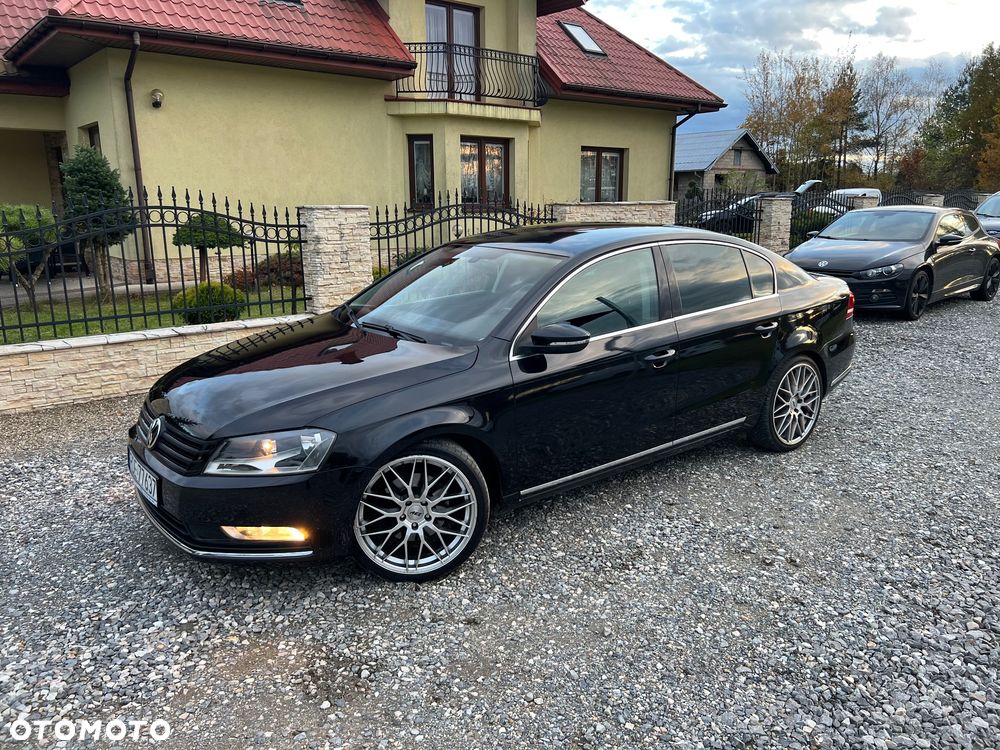 Volkswagen Passat - 1