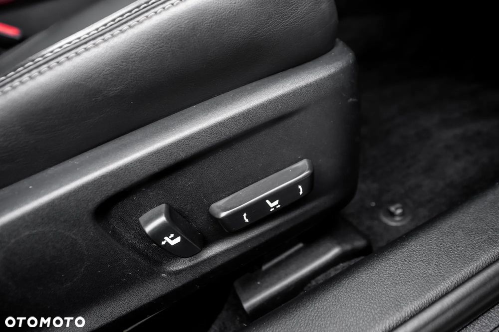 Lexus IS 300h Business Edition - 21