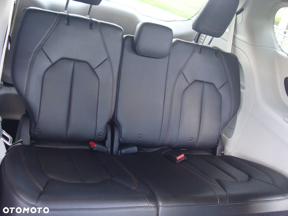 Chrysler Pacifica - 28