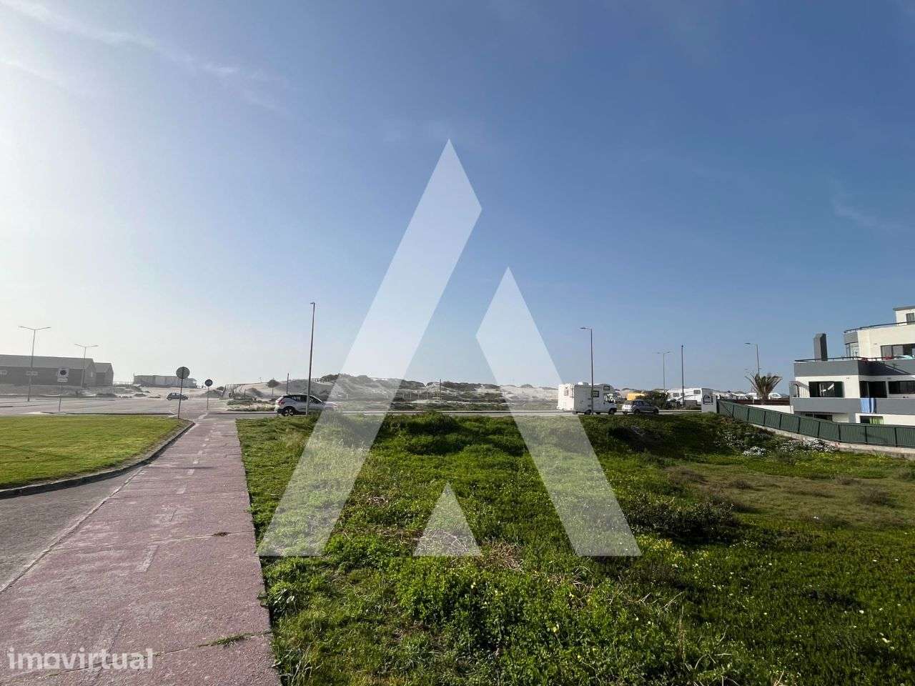 Terreno para construção moradia isolada, vistas para a Praia - Grande imagem: 3/11