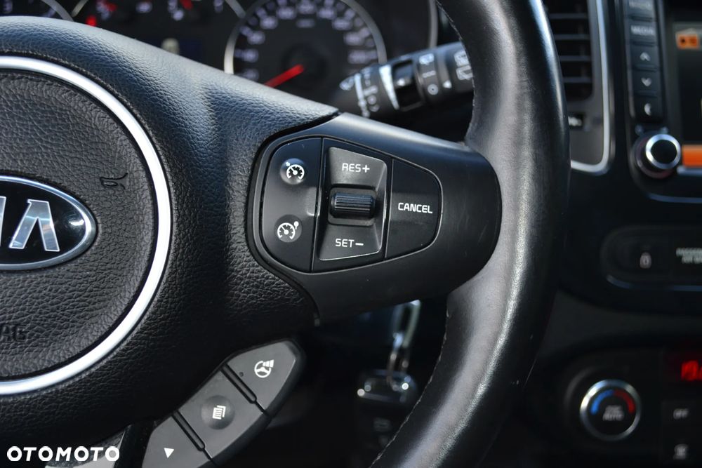 Kia Carens 1.7 CRDi Business Line 7os 7DCT - 35