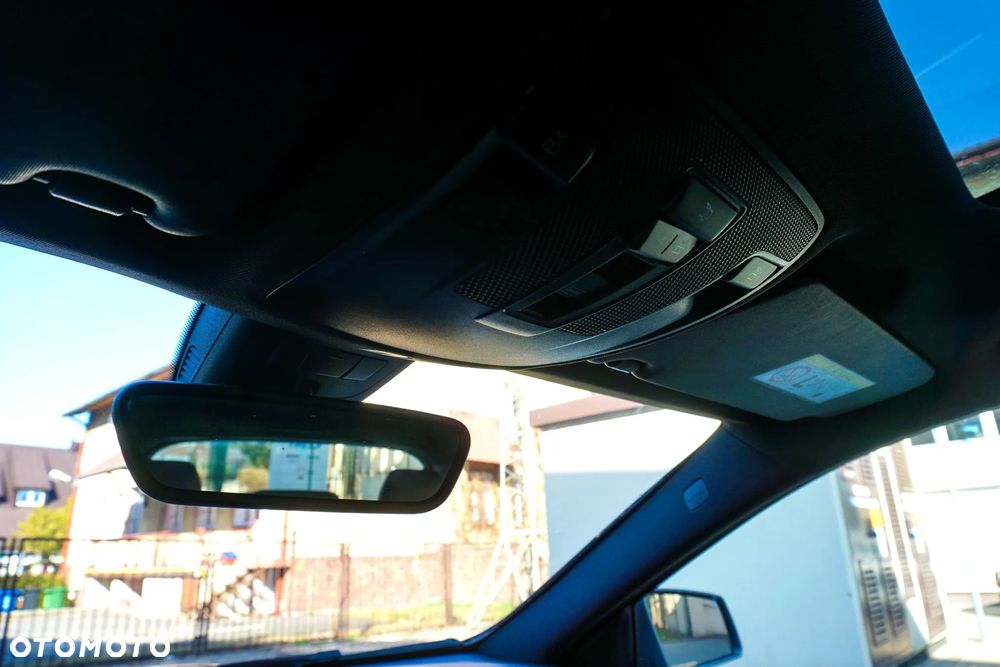 Mercedes-Benz GLA 200 7G-DCT AMG Line - 32