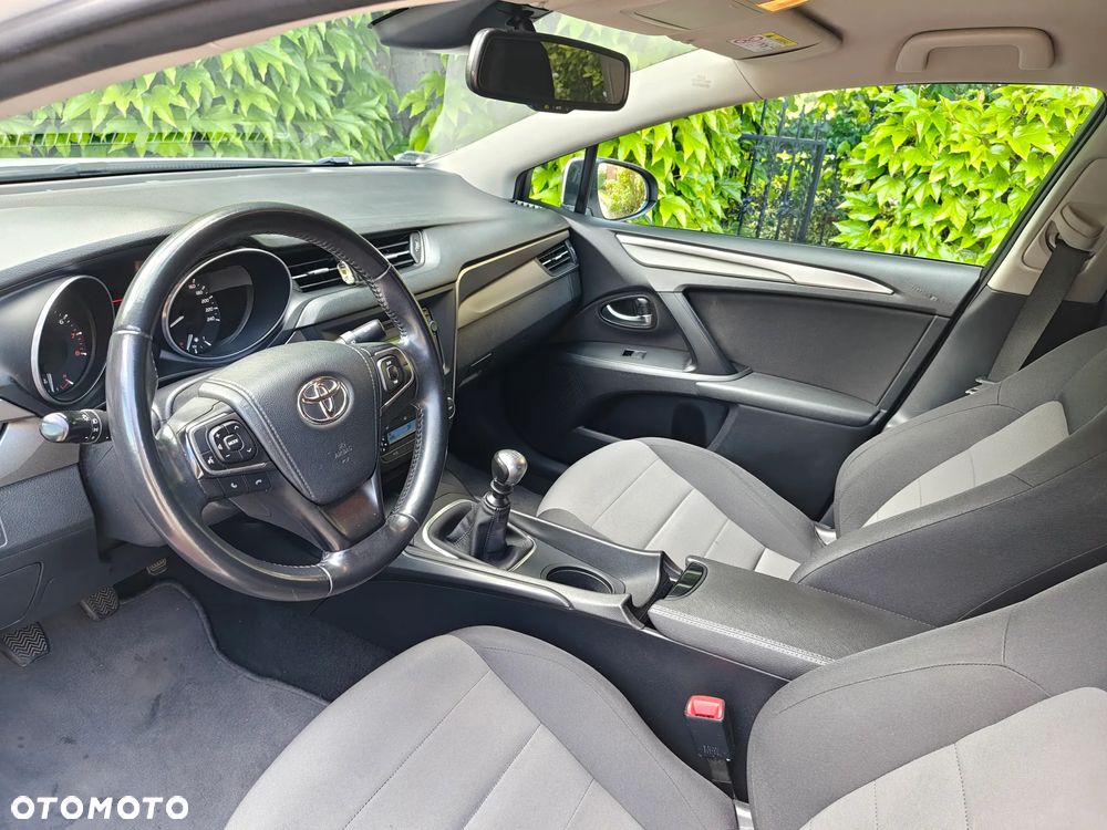 Toyota Avensis 1.8 Premium - 5