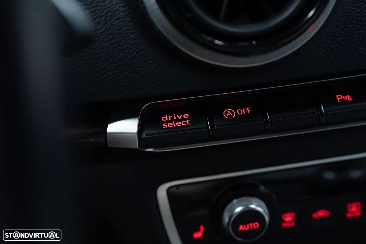 Audi RS3 Sportback 2.5 TFSI quattro S tronic - 32