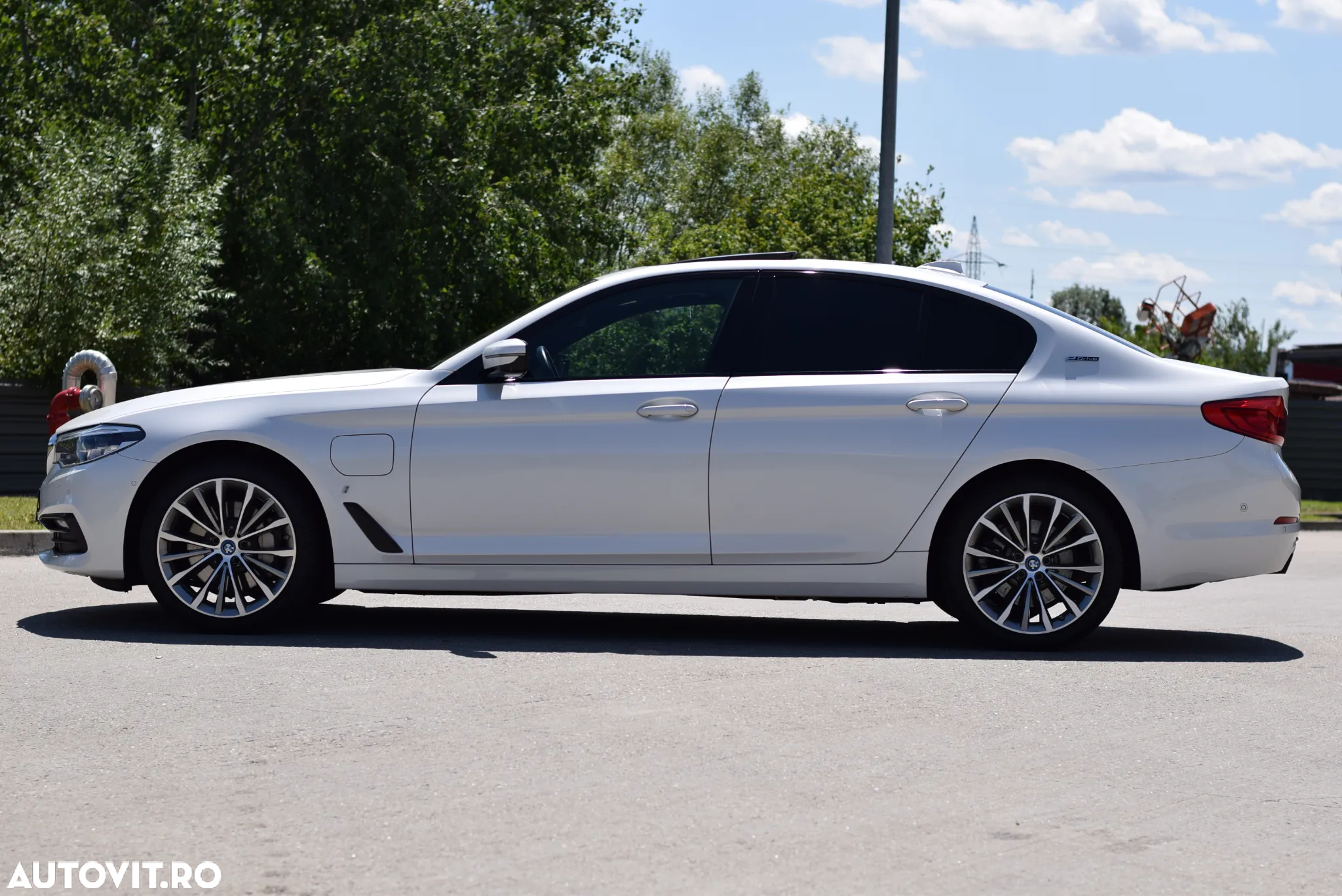 BMW Seria 5 530e iPerformance Aut. Sport Line - 33