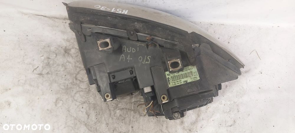 .  PRZOD PRZEDNIA LAMPA PRAWA AUDI A4 B6 - 5