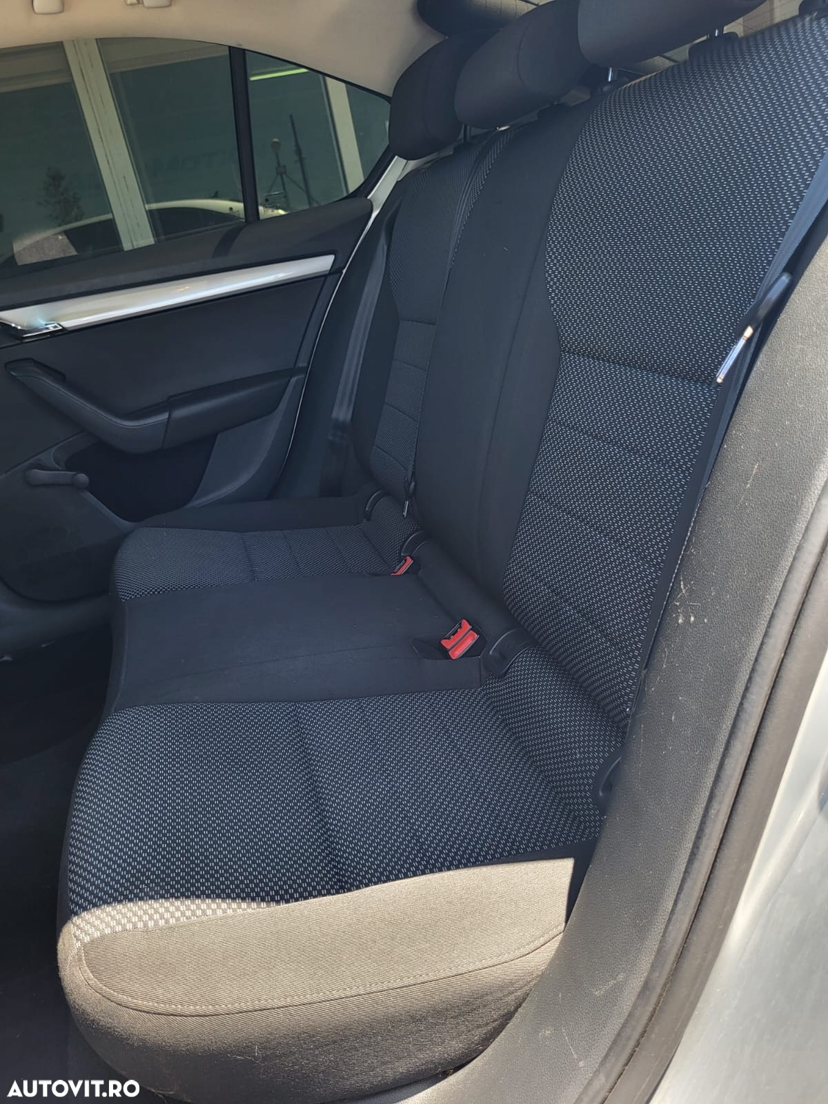 Skoda Octavia 1.6 TDI DSG Ambition - 8