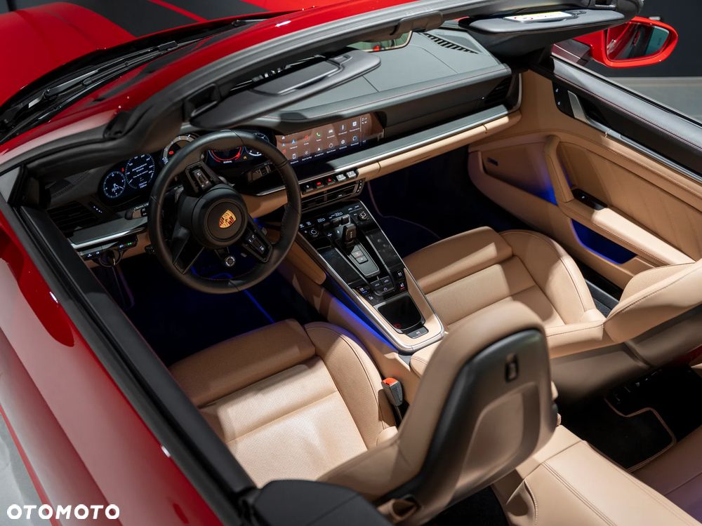 Porsche 911 Carrera 4 GTS - 20
