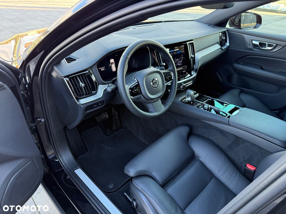 Volvo V60 T6 AWD Plug-In Hybrid Plus Dark - 17