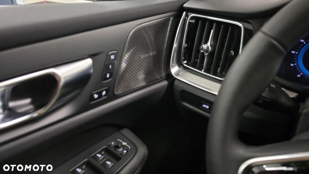 Volvo V60 B4 B DKG Plus Dark - 24