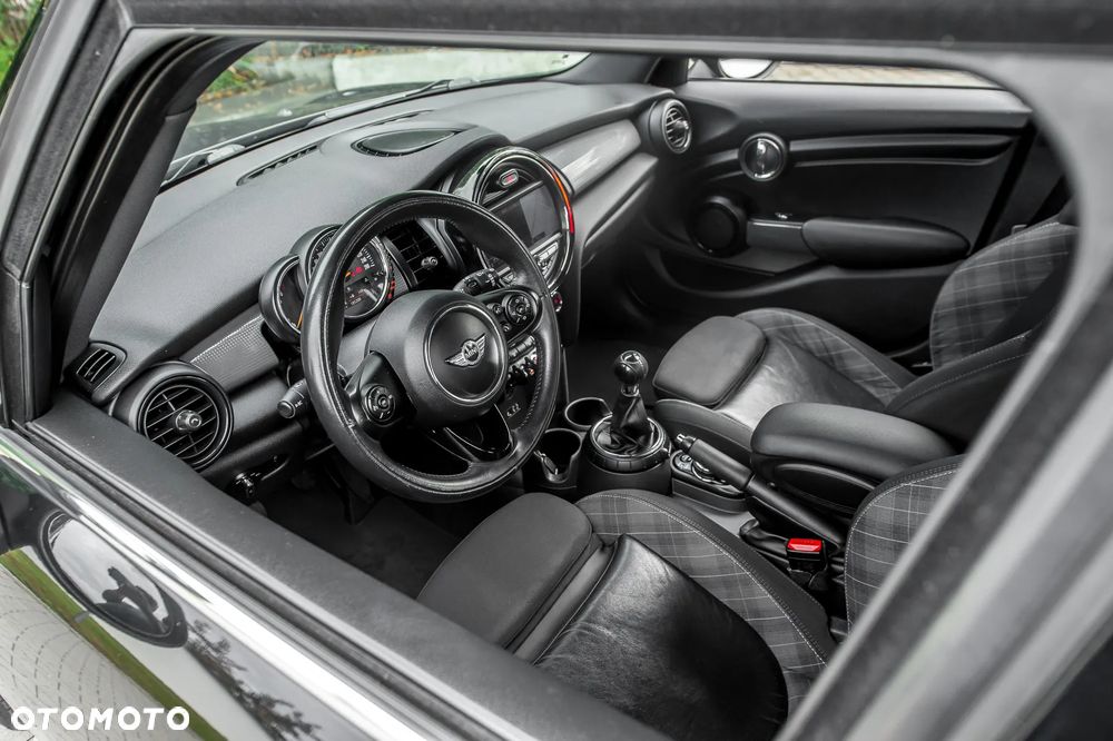 MINI Cooper Essential Trim - 17