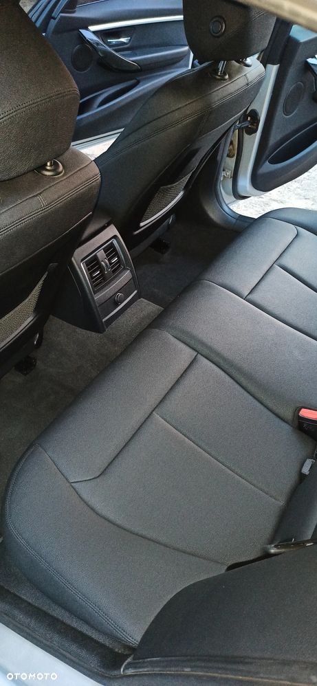 BMW Seria 3 330i Sport Line - 10