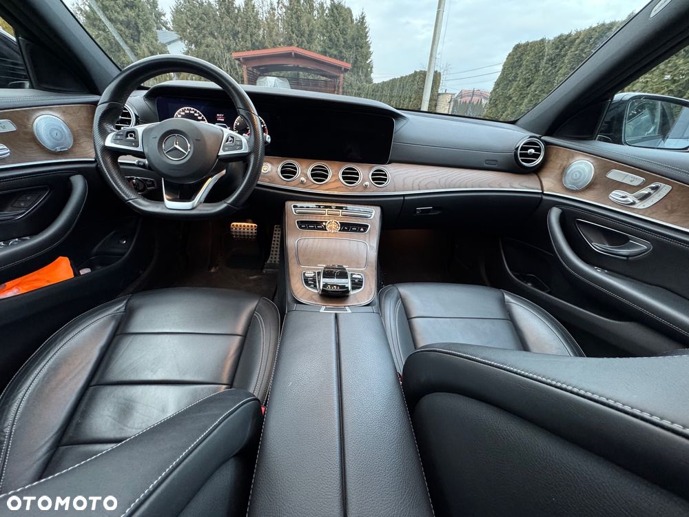 Mercedes-Benz Klasa E 400 4-Matic 9G-TRONIC - 30