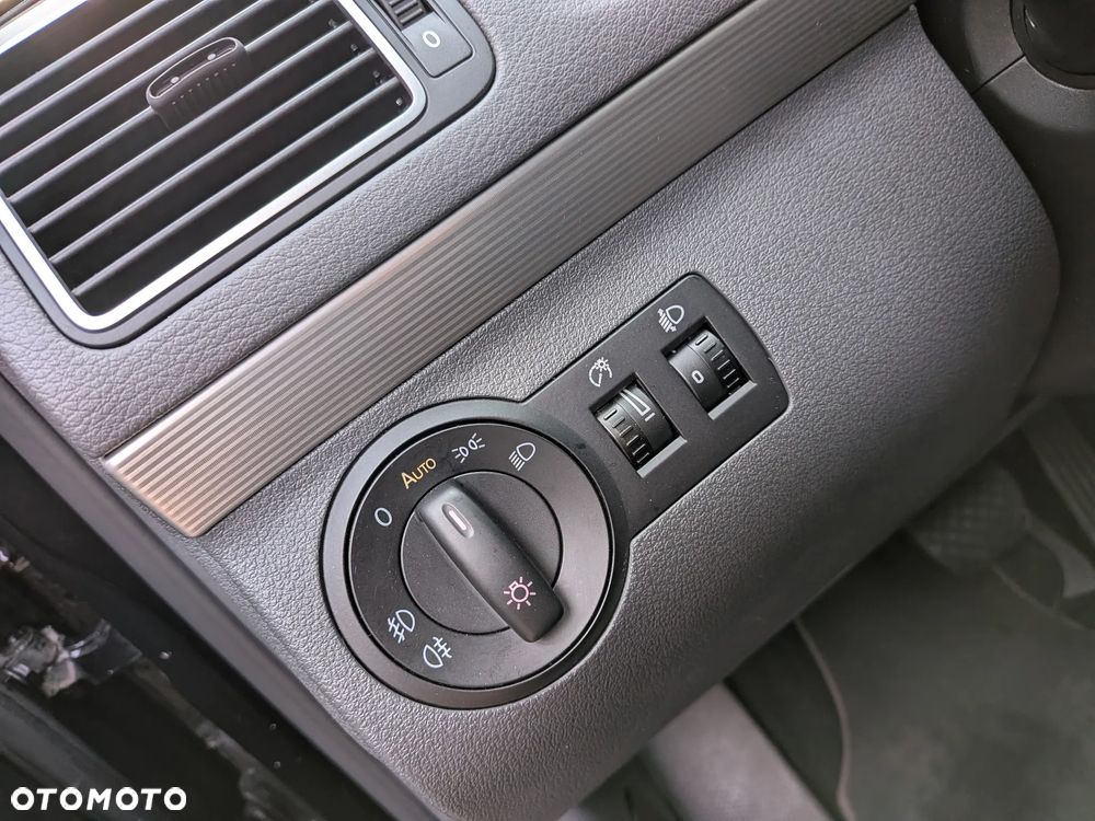Volkswagen Touran 2.0 TDI DPF DSG Trendline - 19