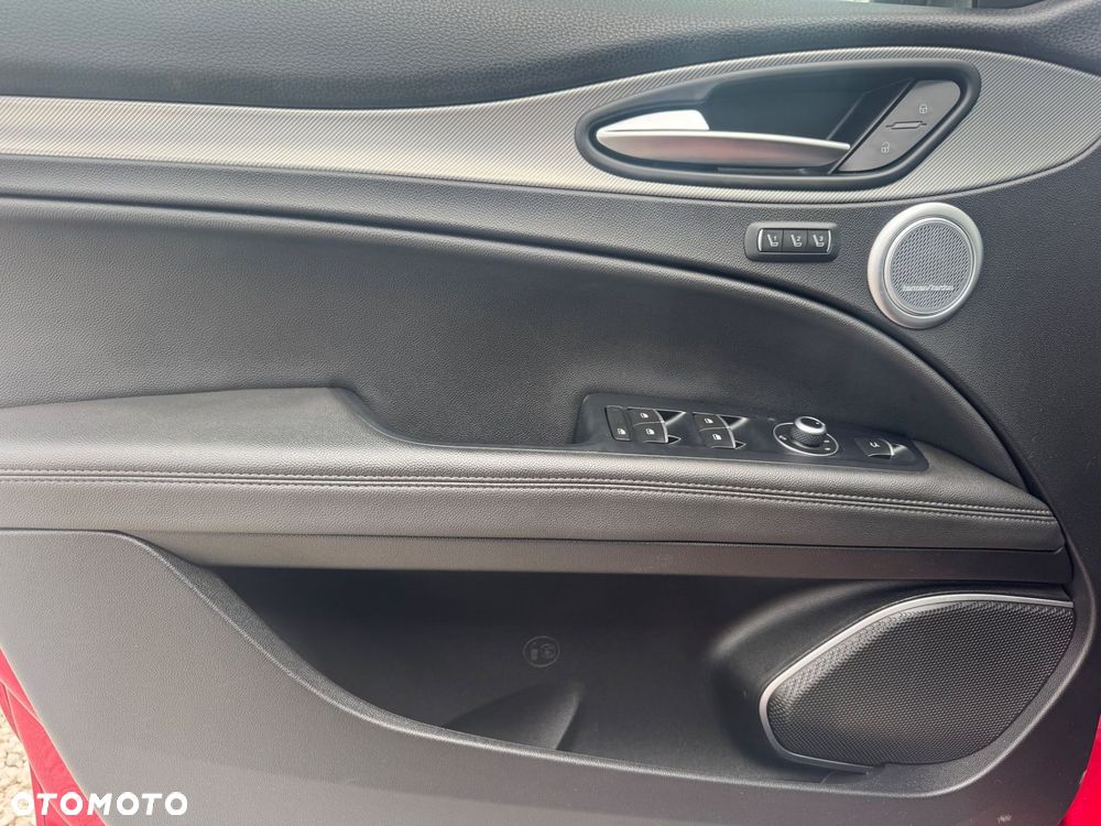 Alfa Romeo Stelvio - 11
