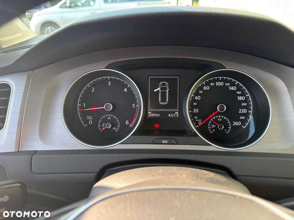 Volkswagen Golf - 6