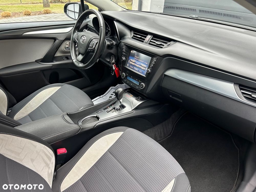 Toyota Avensis Touring Sports 1.8 Multidrive S Executive - 26