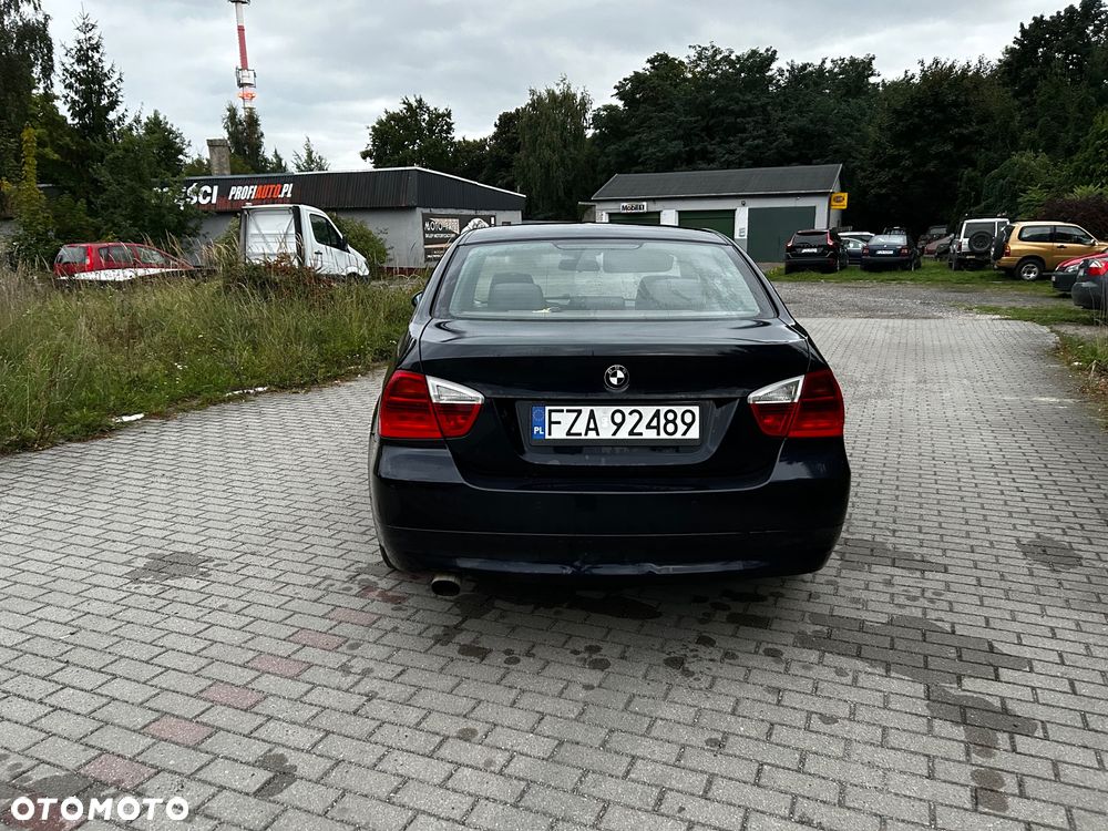 BMW Seria 3 318i - 5