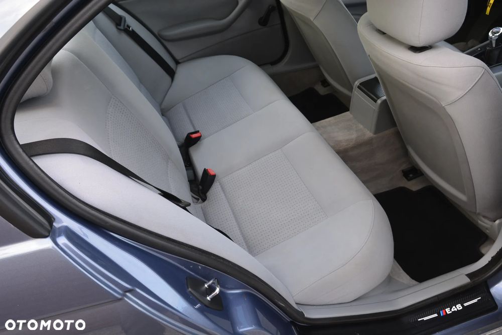 BMW Seria 3 318i - 28