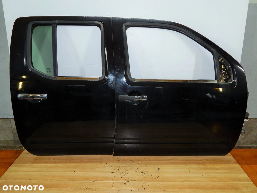Drzwi prawy przód tył Nissan Navara D40 Pathfinder R51 05-14 czarne GN0 Łuków części - 1
