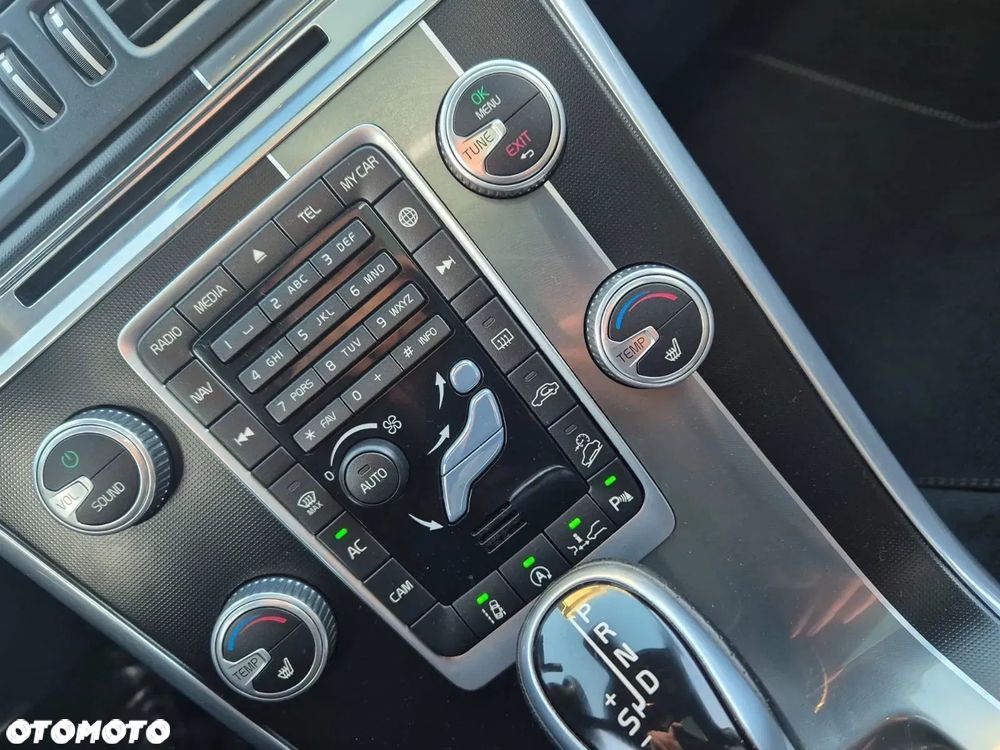 Volvo XC 60 D5 AWD R-Design Momentum - 7