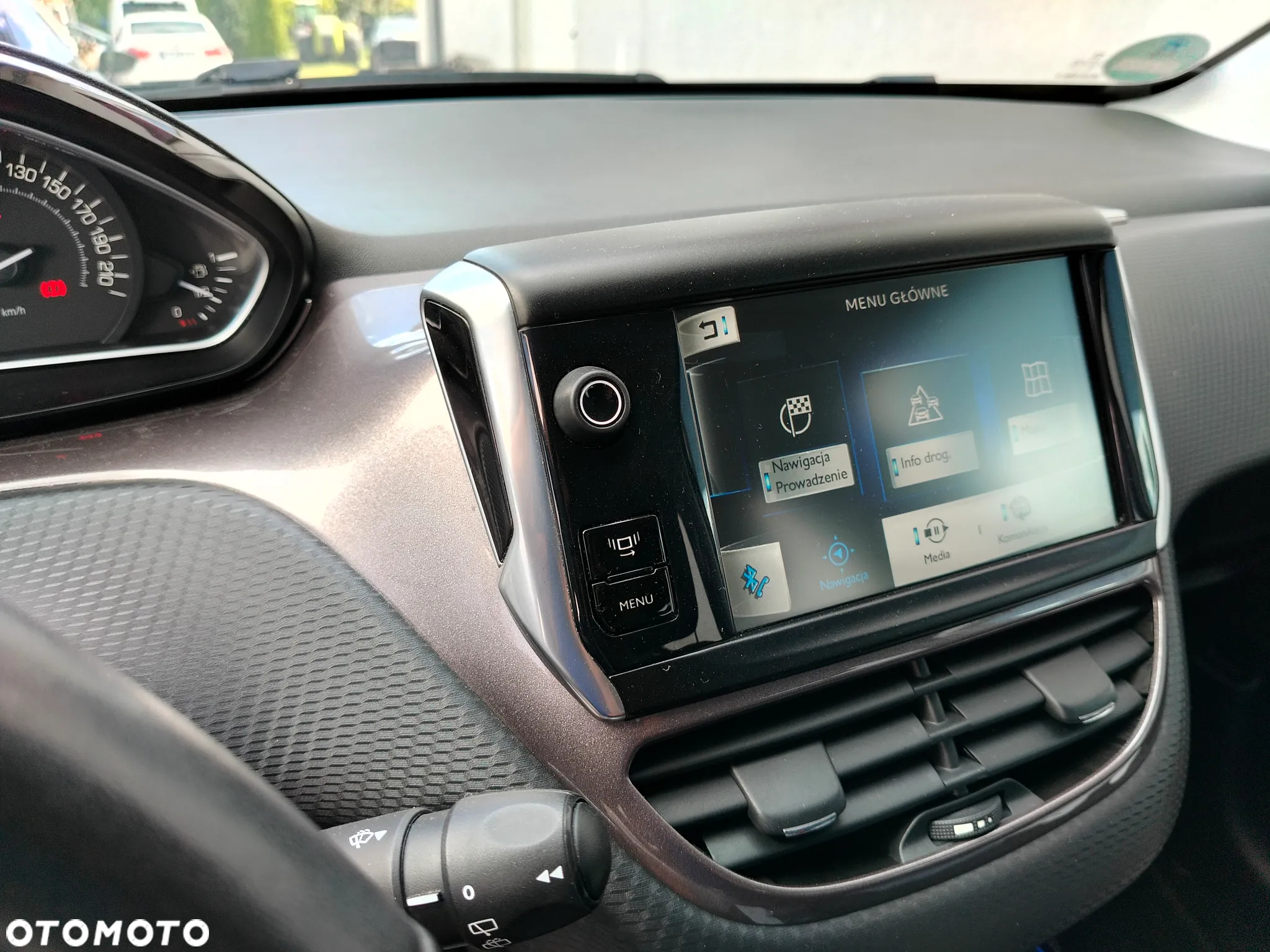 Peugeot 2008 PureTech 82 Signature - 25