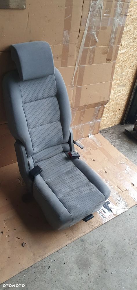 Fotel środkowy siedzenie środek tył tylny 2 rząd VW Touran 1T0 - 3