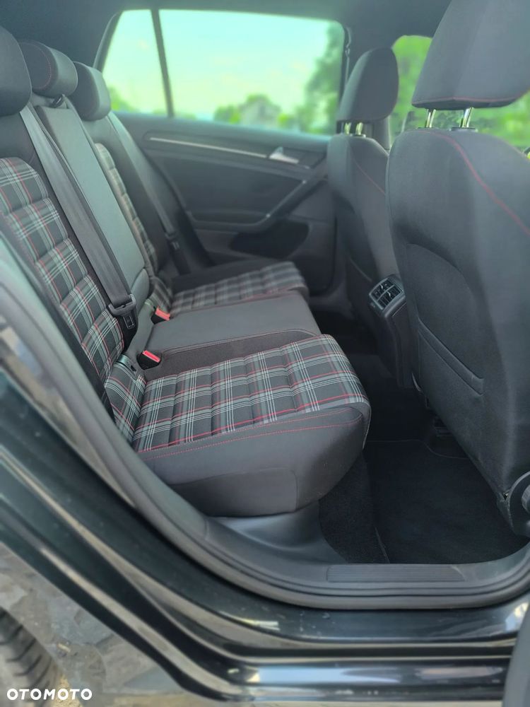Volkswagen Golf - 15