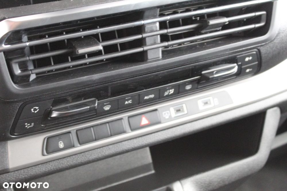 Peugeot Traveller - 9