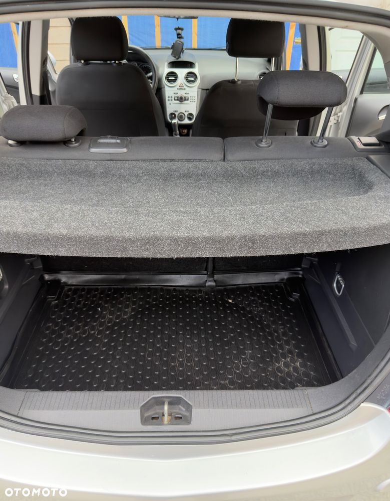 Opel Corsa 1.4 16V Cosmo - 5