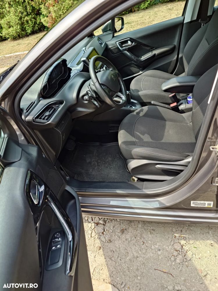 Peugeot 208 - 7