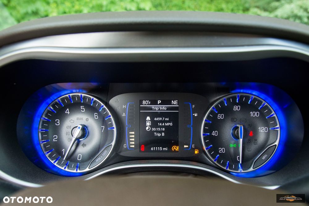 Chrysler Pacifica - 16