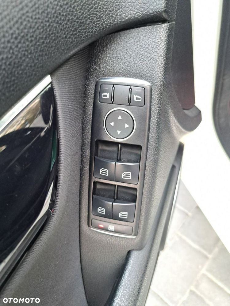 Mercedes-Benz Klasa C 180 BlueEFFICIENCY 7G-TRONIC - 23