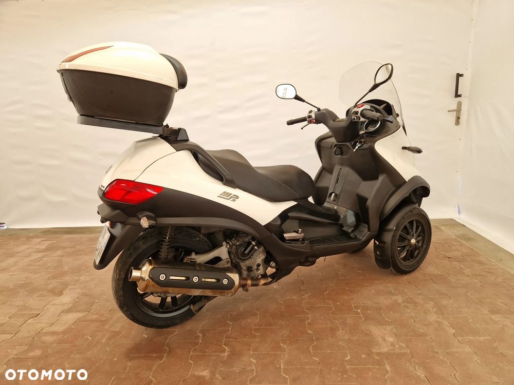 Piaggio MP-3 - 10