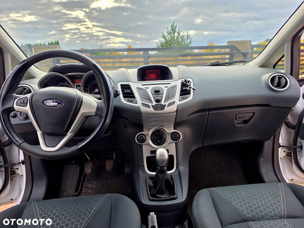 Ford Fiesta - 12