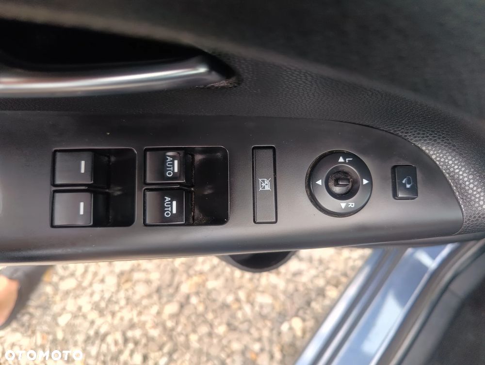 Kia Venga 1.6 CRDi 128 Dream Team Edition - 34