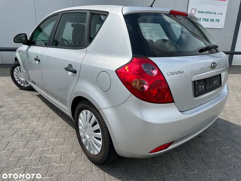 Kia Ceed - 12