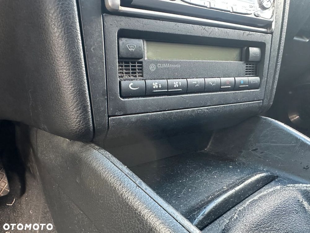 Volkswagen Golf - 6