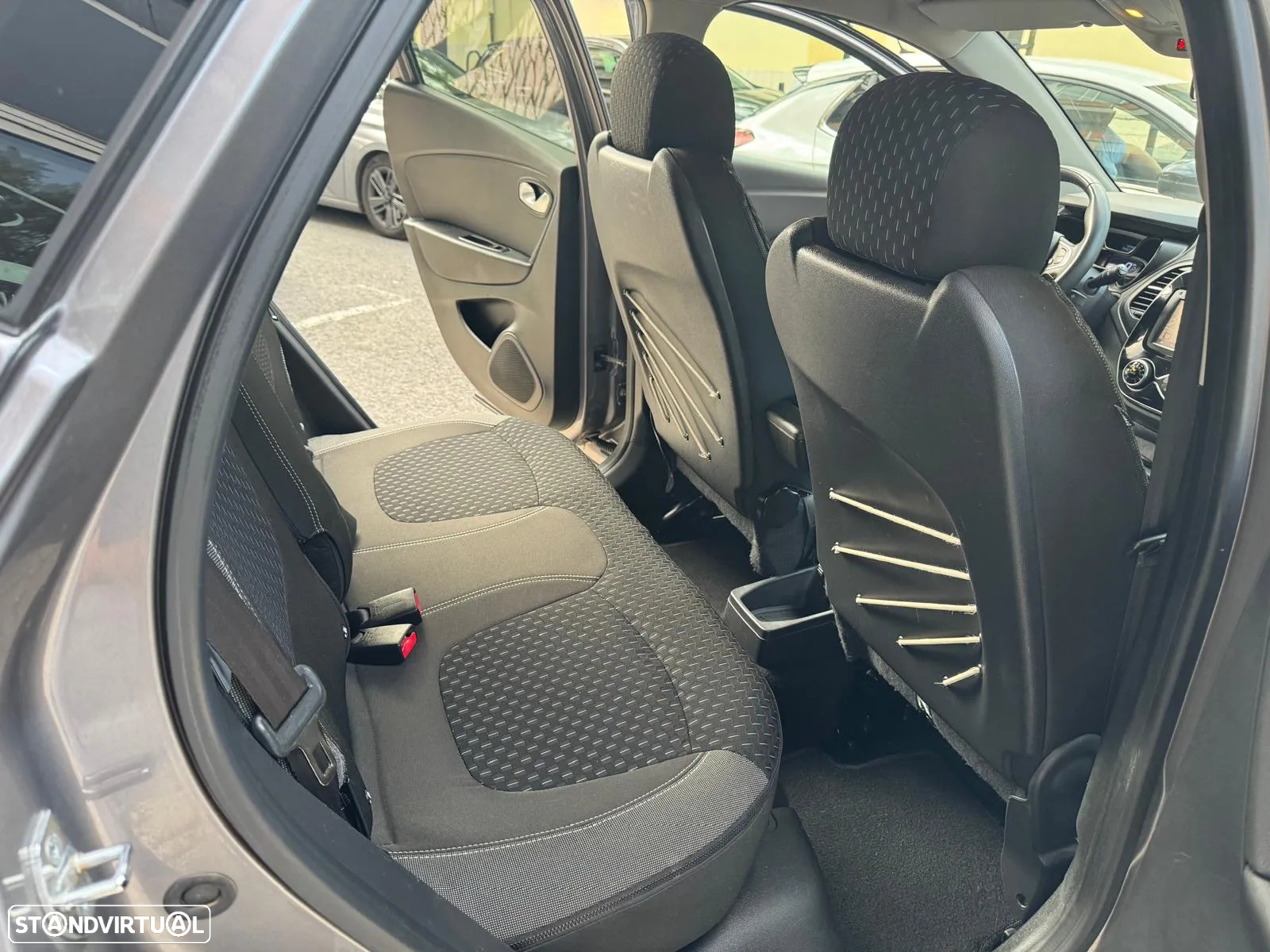 Renault Captur 1.5 dCi Exclusive EDC - 26