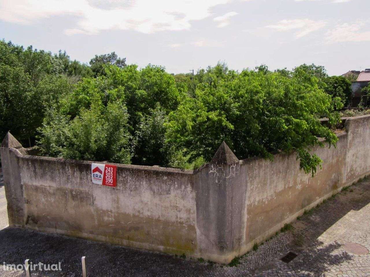 Moradia com 880 m2 de terreno - Grande imagem: 2/11