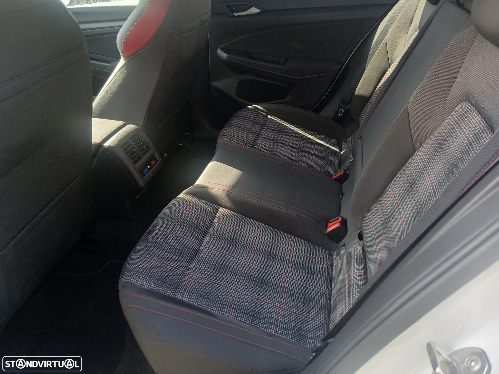 VW Golf 2.0 TSI GTI DSG Performance - 31