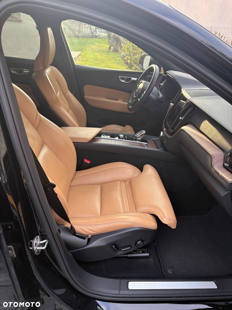 Volvo XC 60 B5 B AWD Plus Dark - 10