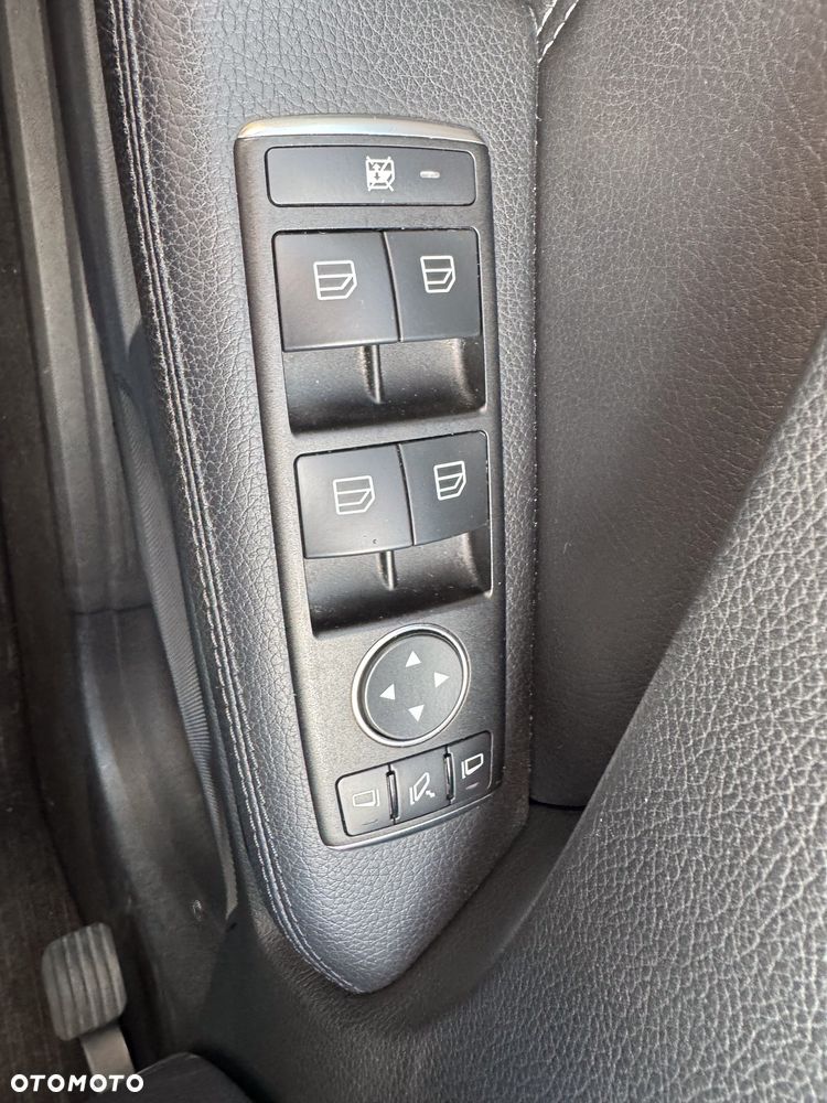 Mercedes-Benz Klasa E - 23