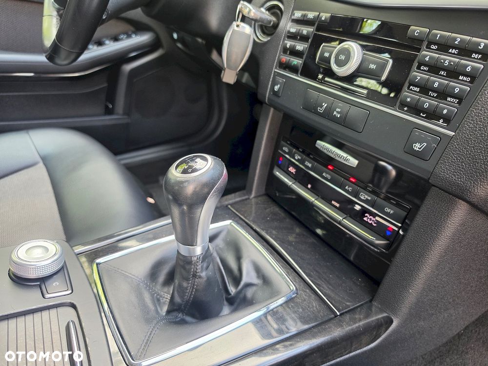 Mercedes-Benz Klasa E 250 CDI DPF BlueEFFICIENCY Avantgarde - 24