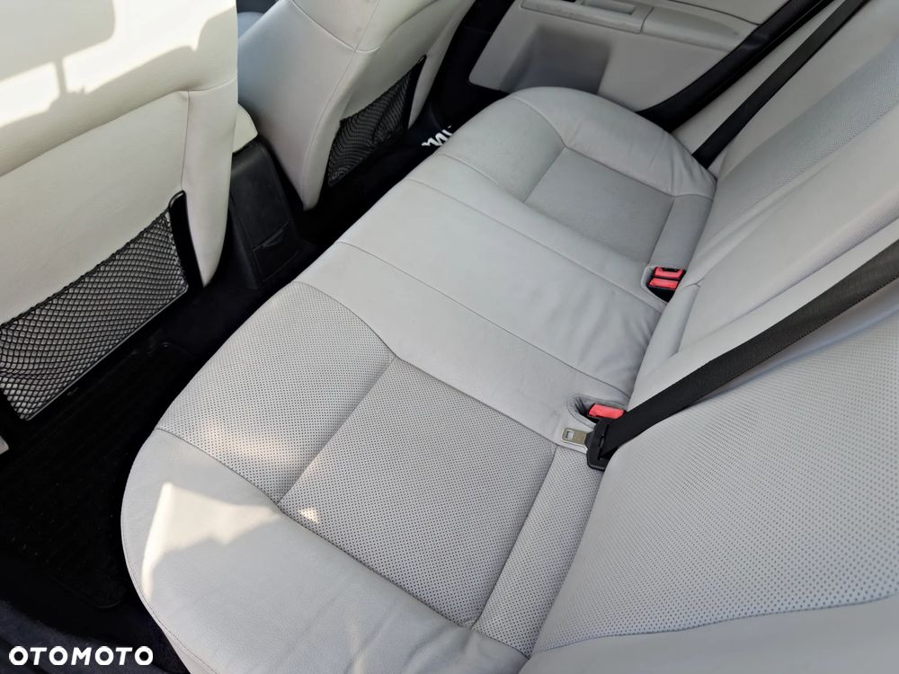 Ford Mondeo V6 ST 220 - 19